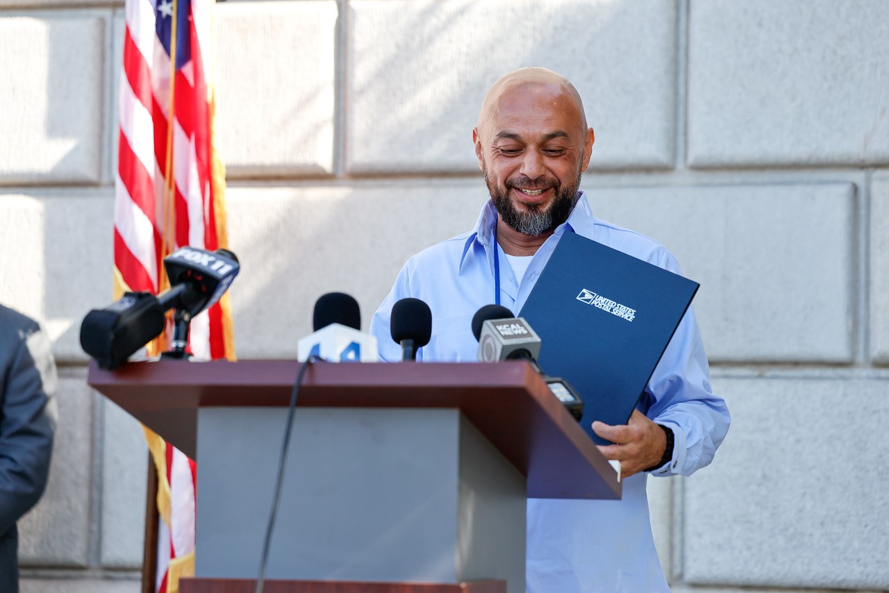 Glendale Carrier Receives Postmaster General Hero Award