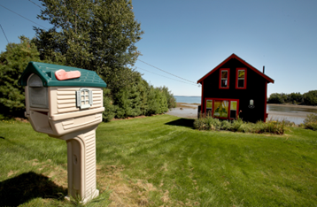 Image of a house and mailbox