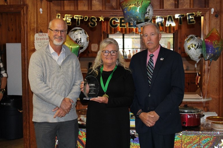 Sandry Ridge Carrier Accepts Kaplan Safe Driver Award