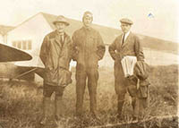 Airmail pilot with editors, 1921